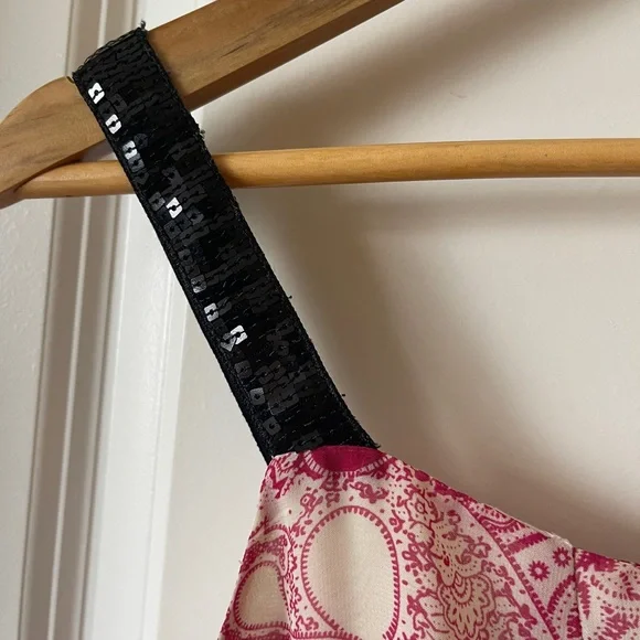 Beautiful top - Picture 4 of 5